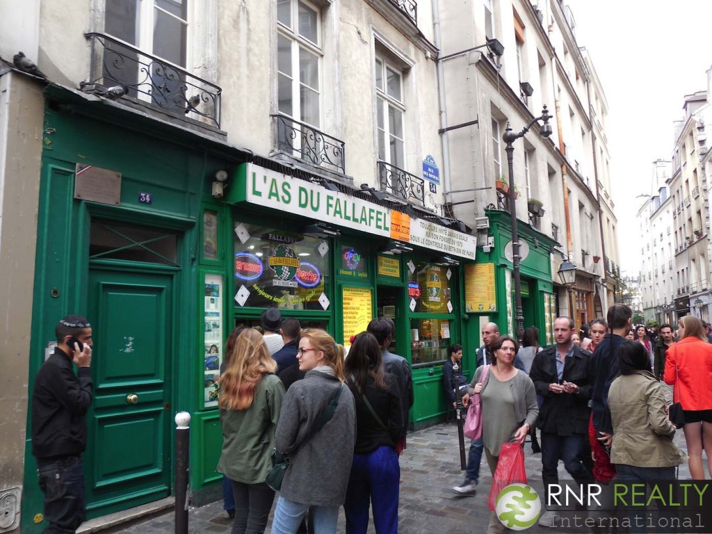 L'As du Fallafel, home to some of Paris' best falafels and beloved by Lenny Kravitz.